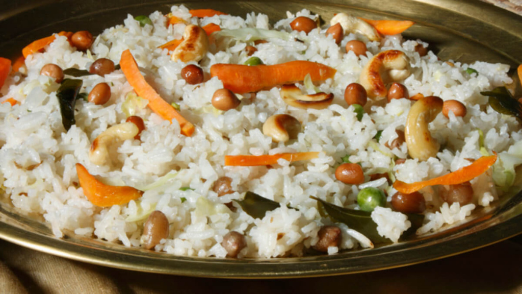 masala-bhaat-is-a-rice-based-dish-from-maharashtra-which-contains-fried-rice-with-crunchy-peanuts-and-vegetables.jpg