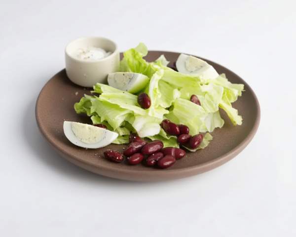Салат с фасолью и яйцом