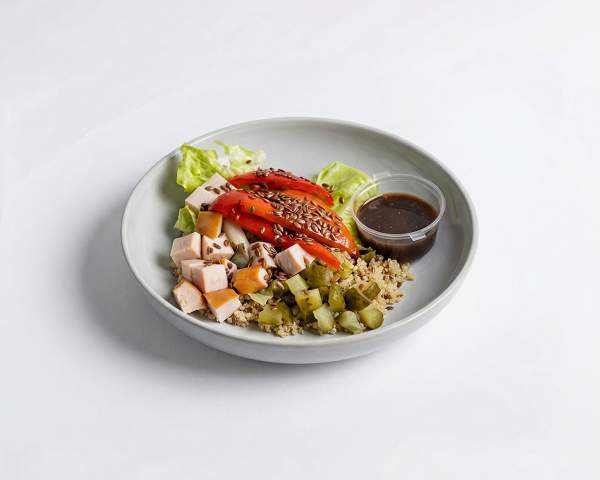 Ореховый салат с копченой курицей
