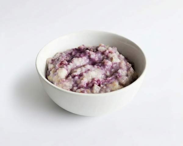 Каша овсяная с черничным джемом