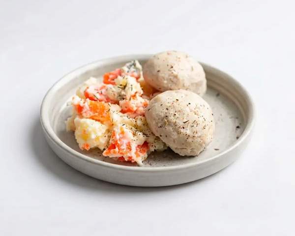 Жаркое с куриными фрикадельками и сметанным соусом