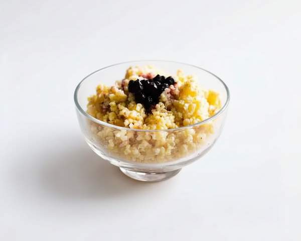 Каша пшенная с черной смородиной и грецким орехом
