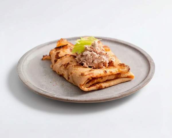Омлетный блин с копченой курицей и жульеном