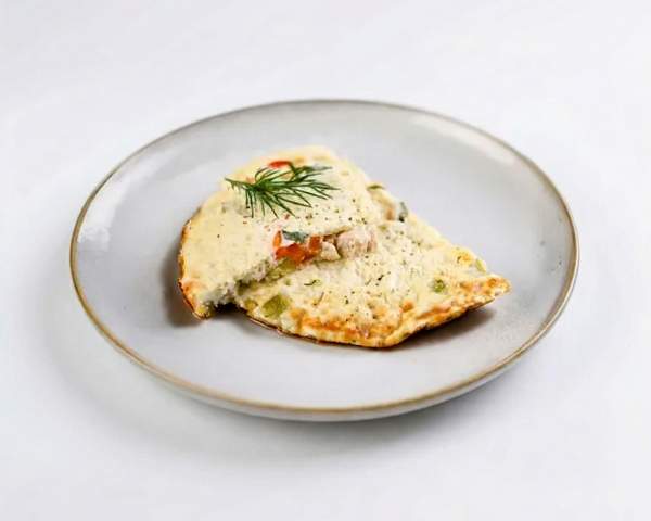 Омлет с курицей и овощами